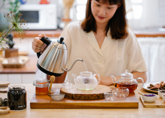 Brewing white tea